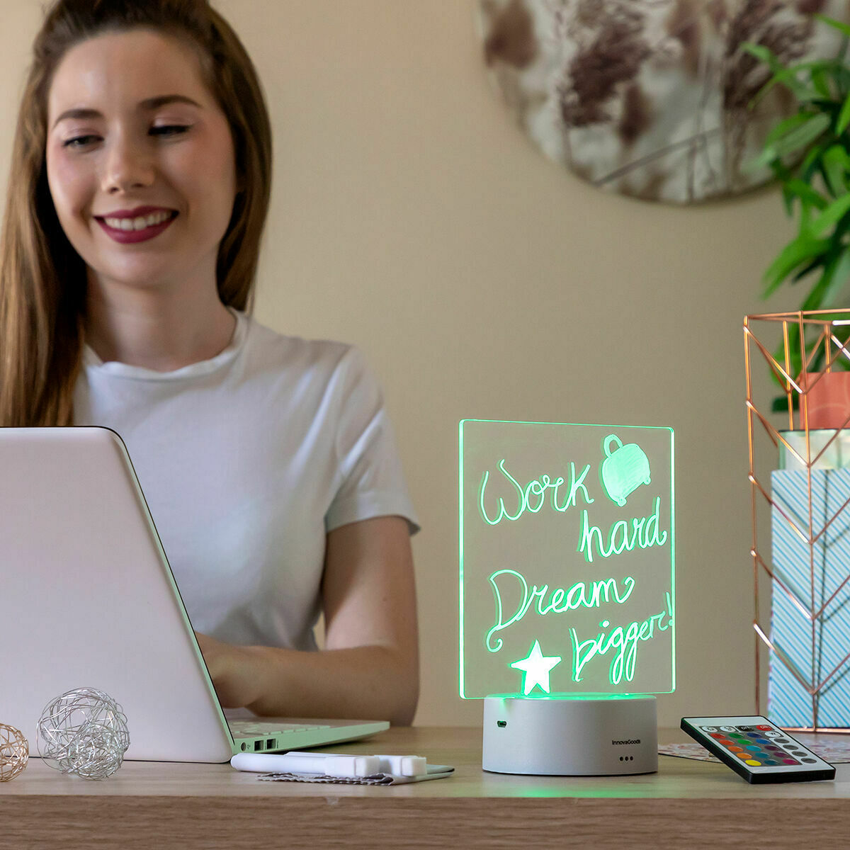 InnovaGoods Lemo LED-Notiztafel – 16 Farben mit Fernbedienung