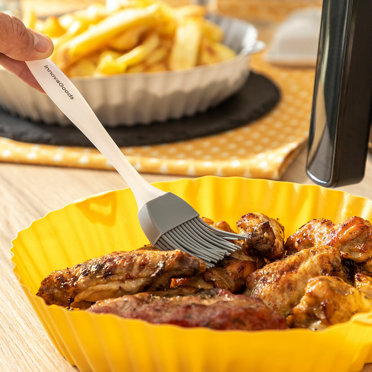 InnovaGoods Mollicon Airfryer-Set – 4 Silikonkörbe und 2 Küchenpinsel