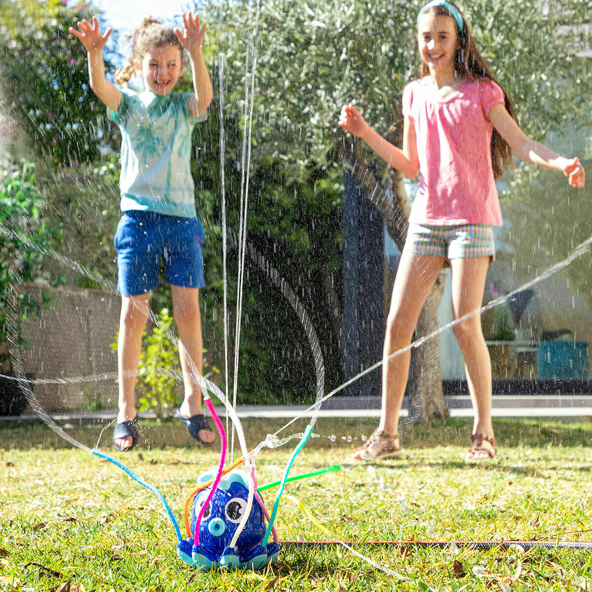 InnovaGoods Outdoor-Spielset – 2 Bumperbälle und 360°-Wassersprinkler