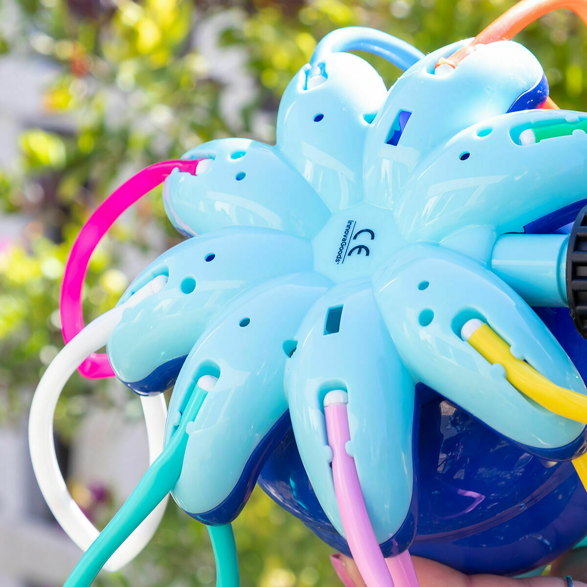 InnovaGoods Outdoor-Spielset – 2 Bumperbälle und 360°-Wassersprinkler