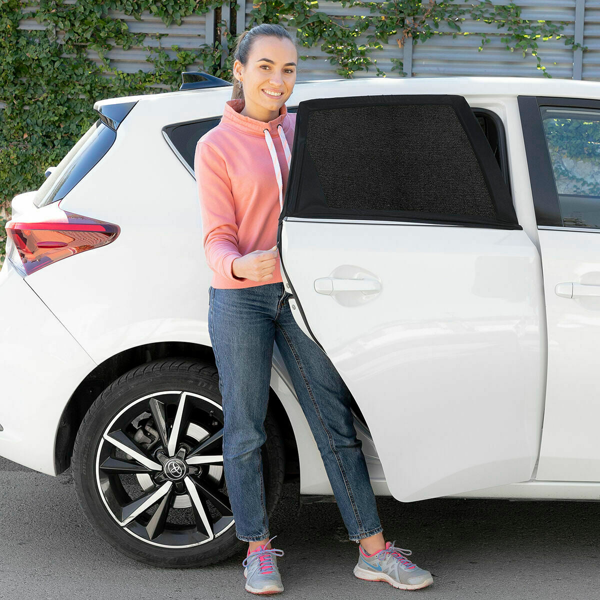 InnovaGoods Netz-Sonnenschutz fürs Auto – 4er-Set, Schwarz
