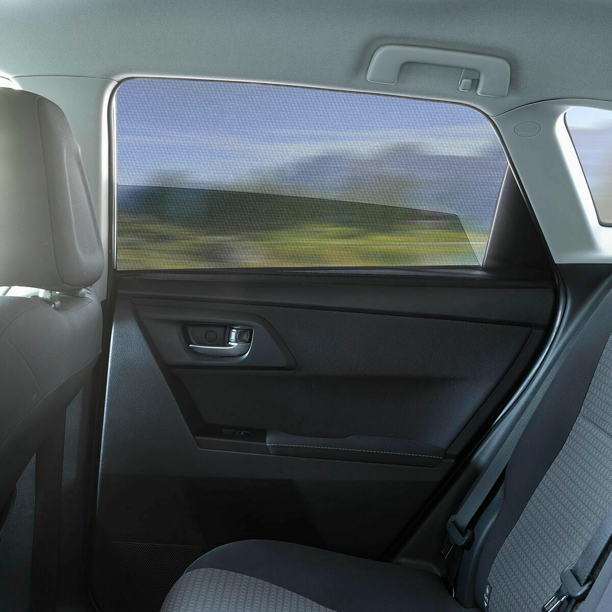 InnovaGoods Netz-Sonnenschutz fürs Auto – 4er-Set, Schwarz