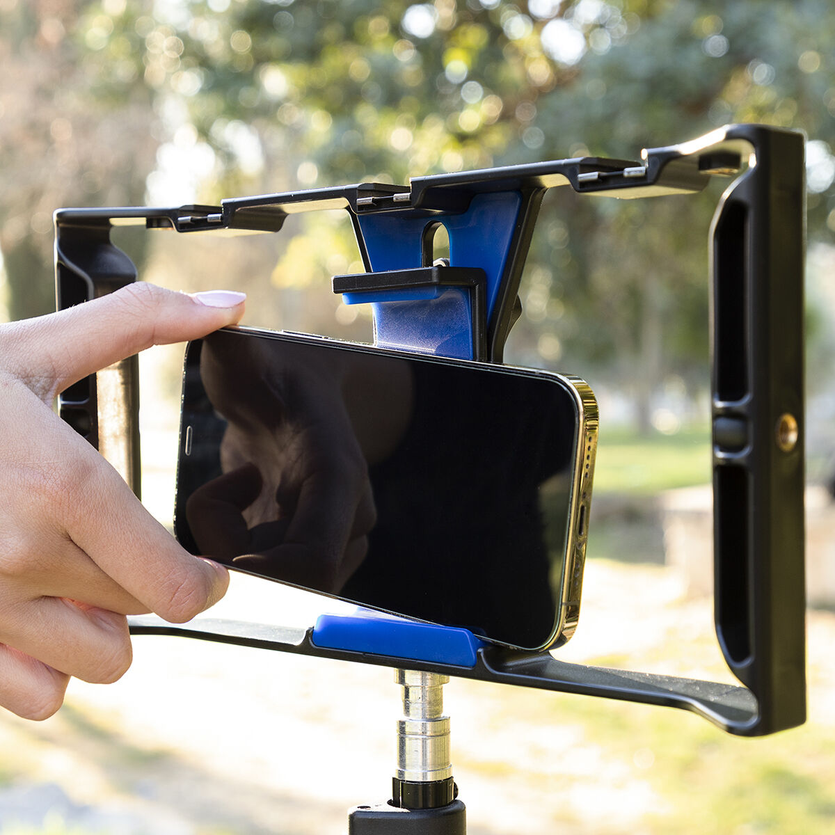 InnovaGoods Stafect Smartphone-Halterung mit zwei Griffen und Stativbefestigung