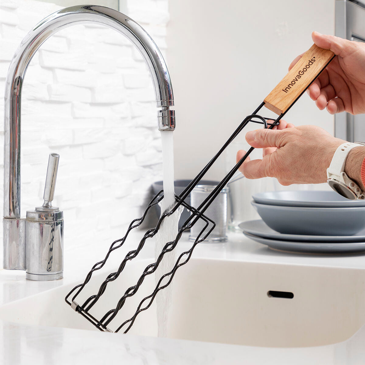 Grillzange für Würstchen Sosket InnovaGoods