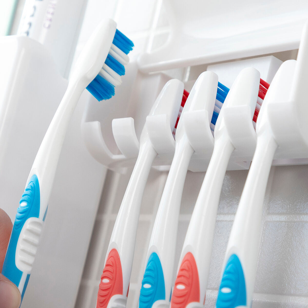 InnovaGoods Diseeth Zahnpastaspender mit Halter für 5 Zahnbürsten