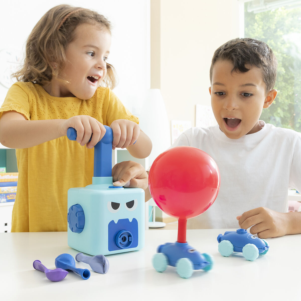 2-in-1 Auto- und Ballonwerfer-Spielzeug Coyloon InnovaGoods
