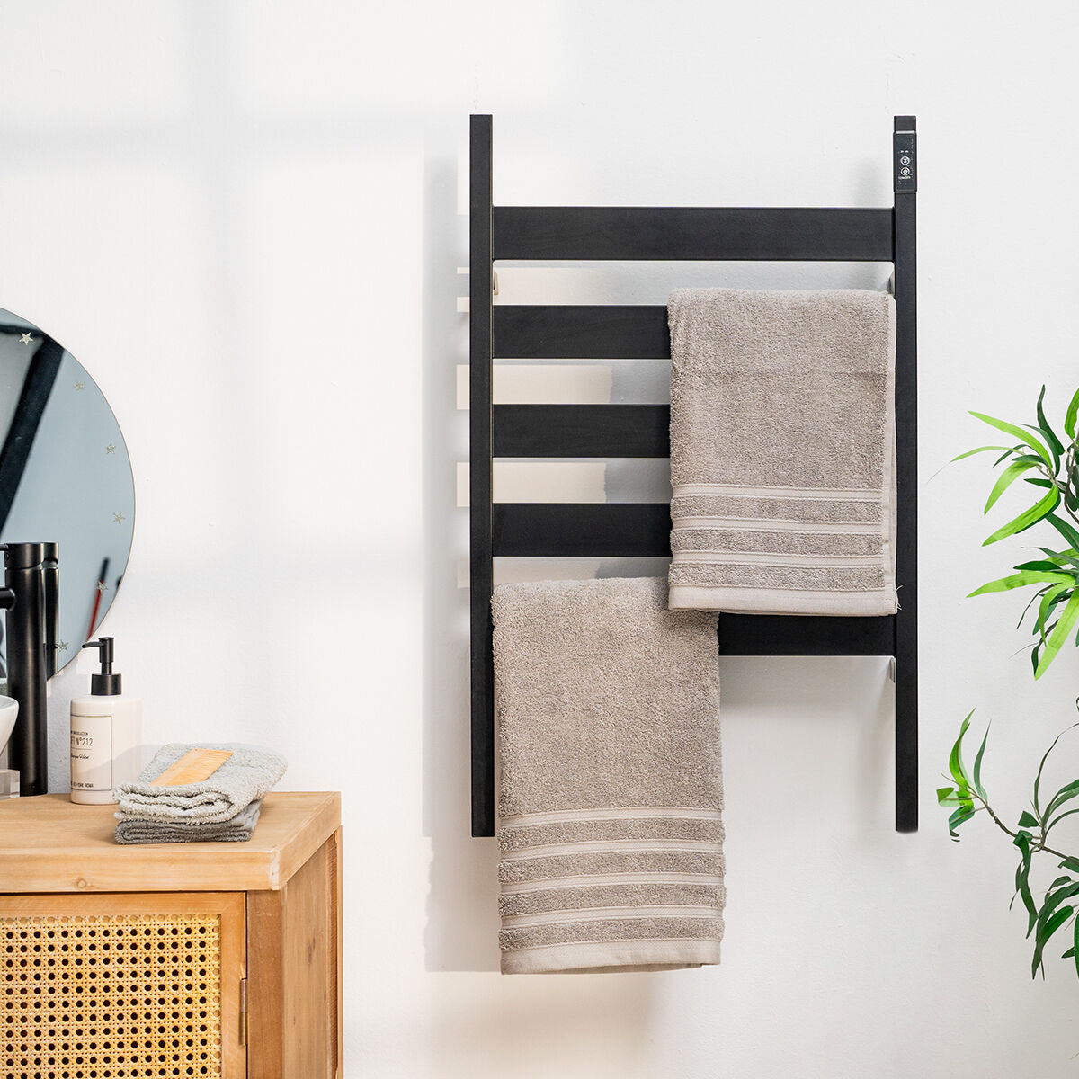 InnovaGoods Towarck elektrischer Handtuchwärmer mit 5 Stangen – Schwarz